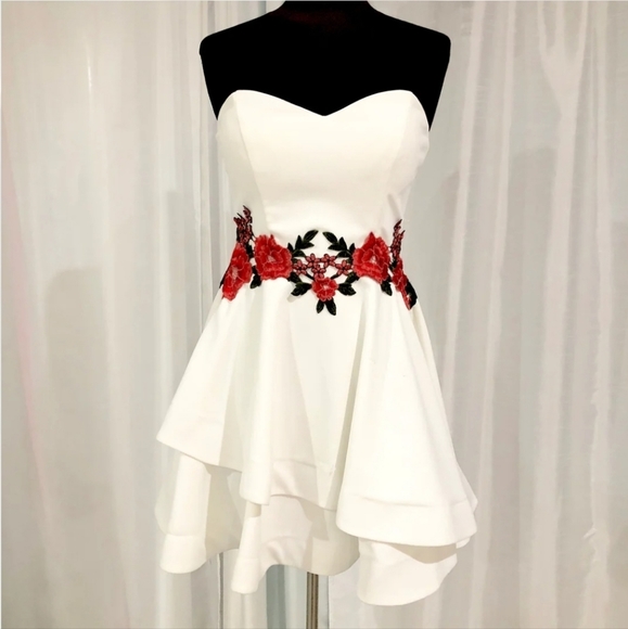 B Darlin Dresses & Skirts - Size 3/4 Short White Strapless Embroidered floral waistband Back zipper.